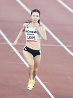 女子１００メートル準決勝で力走する韓国のキム・ジュハ（撮影・中田匡峻）