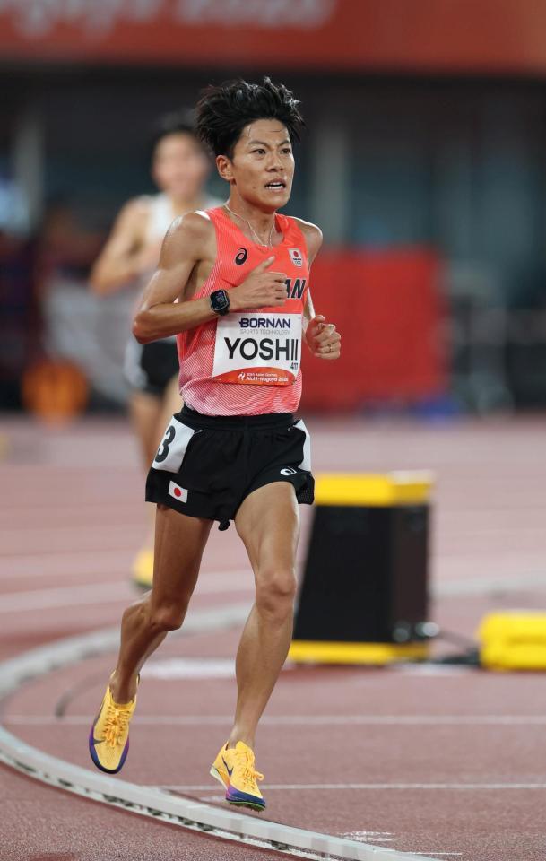 男子１００００メートル決勝で力走する吉居大和（撮影・中田匡峻）