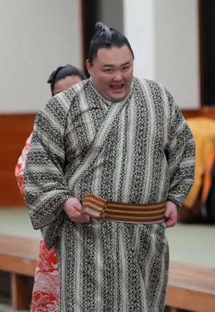 明るい表情を見せる朝乃山