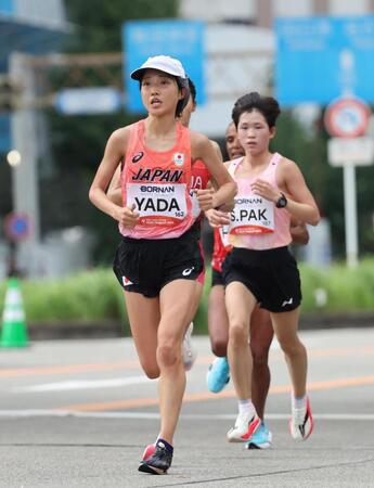 女子マラソン　３３キロ付近を走る矢田みくに