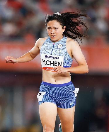 　陸上女子４００メートル予選に出場した台湾の陳イーシェン＝２５日、パロマ瑞穂スタジアム