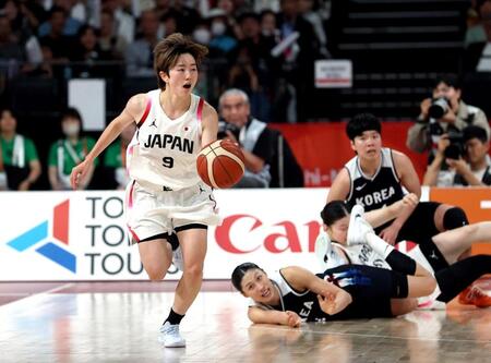 日本－韓国　第３クオーター、攻め込む赤木　