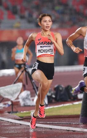 女子１５００メートル　力走する道下美槻　