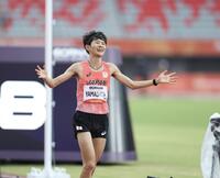 １位でゴールする山下一貴（撮影・中田匡峻）