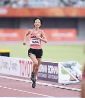 ３位でゴールする矢田みくに（撮影・中田匡峻）