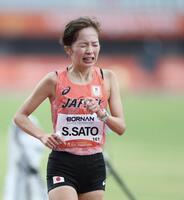４位でゴールする佐藤（撮影・中田匡峻）