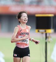 ４位でゴールする佐藤（撮影・中田匡峻）