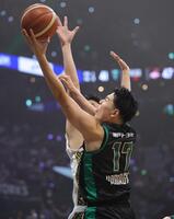 第２Ｑ、神戸ストークス・山口颯斗はシュートを放つも決まらず（撮影・坂部計介）
