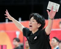 日本－韓国　第３クオーター、指示を出す大神監督　※※　＝ＩＧアリーナ