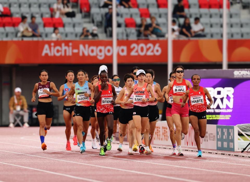 女子マラソン　一斉にスタートするランナーたち