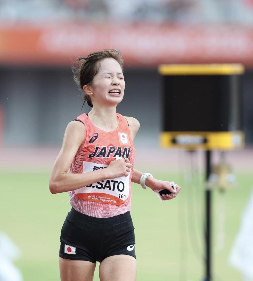 ４位でゴールする佐藤（撮影・中田匡峻）