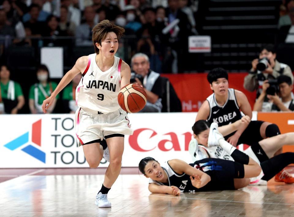 日本－韓国　第３クオーター、攻め込む赤木　