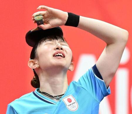 女子シングルス準決勝で中国選手に得点を許し、悔しさをにじませる早田ひな（撮影・星野楽）