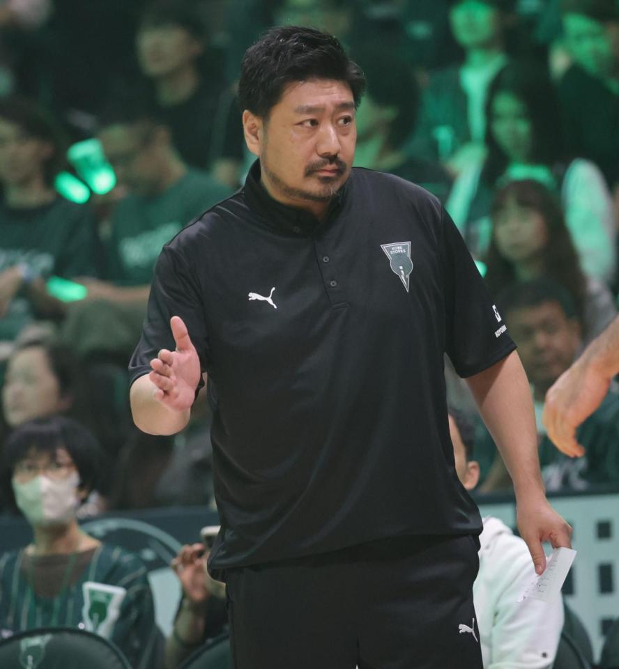 神戸ストークス・川辺泰三ヘッドコーチ（撮影・坂部計介）
