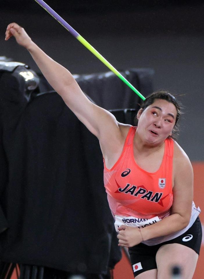 女子やり投げ決勝　北口榛花の２投目　