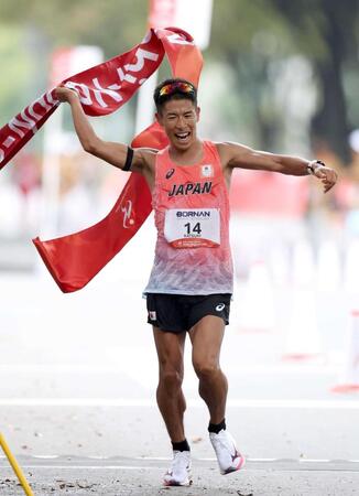 　豪快にゴールする勝木隼人（撮影・中田匡峻）