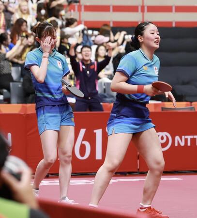 女子ダブルス決勝、中国ペア相手にストレート負けを喫した早田ひなと張本美和（撮影・伊藤笙子）