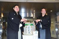 優勝した大の里（左）＝２７日