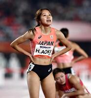 女子４００メートル障害決勝を終えた青木穂花