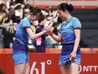 女子ダブルス決勝、中国ペア相手にストレートで敗れた早田ひなと張本美和（撮影・伊藤笙子）