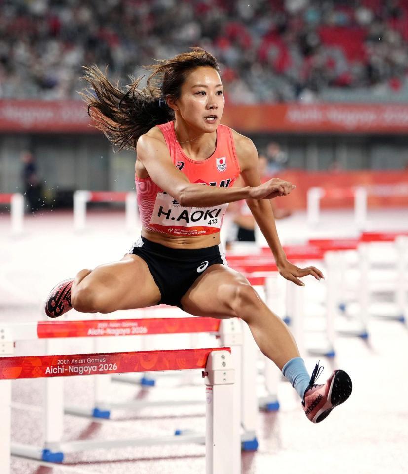 女子４００メートル障害決勝　力走する青木穂花