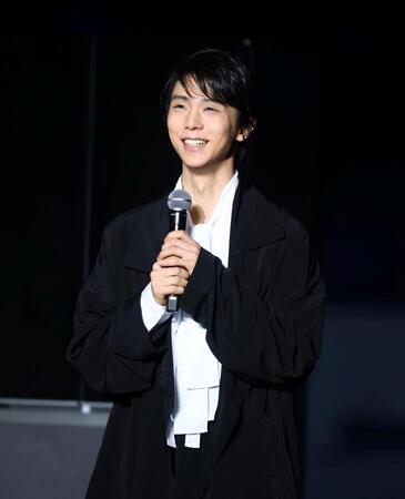 笑顔を見せる羽生結弦さん（撮影・石井剣太郎）