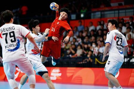 男子３位決定戦　日本－韓国　前半、ゴールを決める吉野