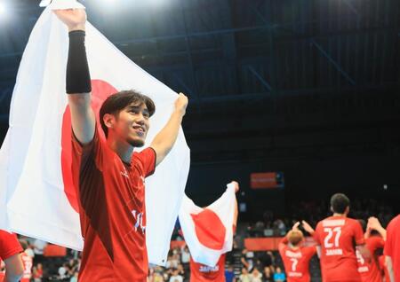 男子３位決定戦で韓国に勝利し、笑顔を見せる田中大介