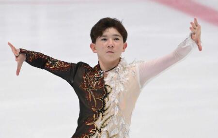 華麗な演技を披露する中田璃士＝２０２３年１１月撮影