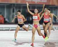 女子８００メートル、４位でゴールした久保凛（撮影・伊藤笙子）
