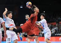 日本ー韓国　前半、ゴールを決める田中大介