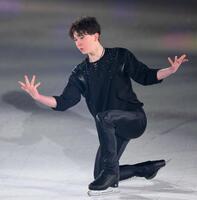 プリンスアイスワールド横浜公演にゲスト出演し、独特の世界観を見せた中田璃士＝２０２４年４月
