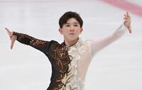 華麗な演技を披露する中田璃士＝２０２３年１１月撮影