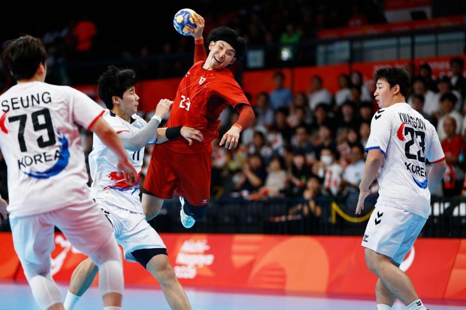 男子３位決定戦　日本－韓国　前半、ゴールを決める吉野