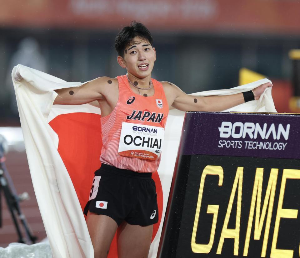 男子８００メートルを制し、金メダルを獲得した落合晃（撮影・伊藤笙子）