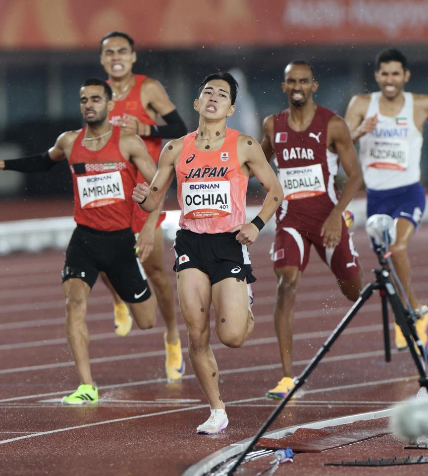 男子８００メートルを制し、金メダルを獲得した落合晃（撮影・伊藤笙子）