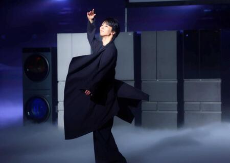 　新製品発表会に登場した羽生結弦さん（撮影・石井剣太郎）
