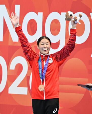 女子３メートル板飛び込みで銅メダルを獲得した三上紗也可