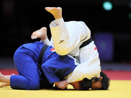 女子７０キロ級決勝　カザフスタン選手と対戦する前田凜