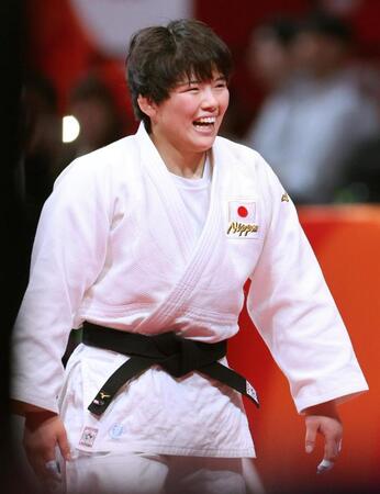 女子７０キロ級で金メダルを獲得し、笑顔の前田凜