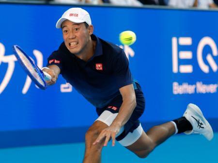 　シングルス１回戦でプレーする錦織圭＝有明テニスの森公園