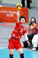 男子準々決勝　日本－カタール　第１セット、スパイクを放つ大塚