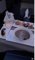 大きなスープと前菜が豪華。パンは袋に！石川真佑のインスタグラム＠ｍａｙｕ＿００５１４（９月３０日付）より 