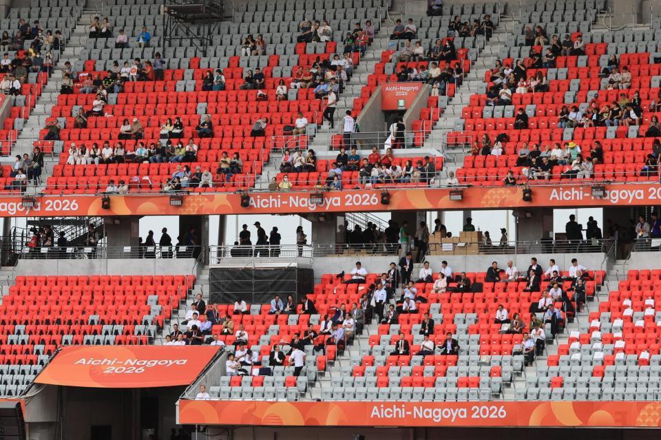 閉会式前のイベント中、空きが目立つ観客席