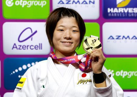 　柔道の世界選手権女子４８キロ級で初優勝した古賀若菜＝４日、アゼルバイジャンのバクー（共同）