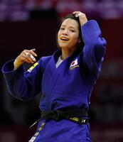 女子52キロ級決勝で勝利した阿部詩。２年連続６度目の優勝を果たした＝バクー（共同）
