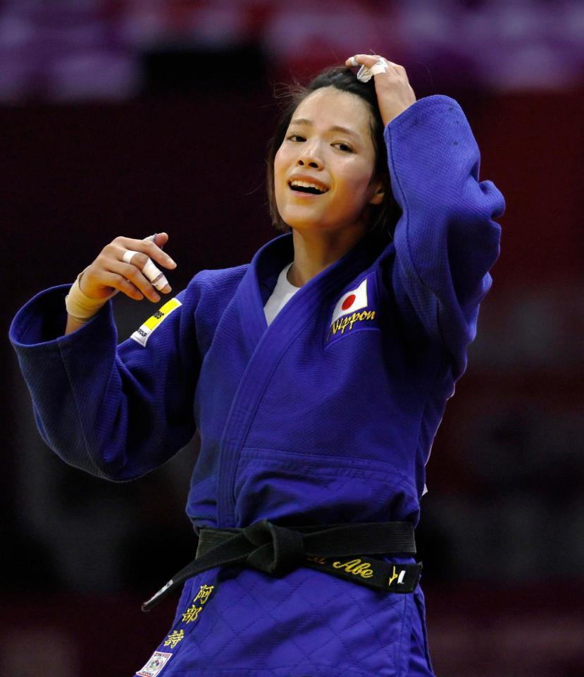 女子52キロ級決勝で勝利した阿部詩。２年連続６度目の優勝を果たした＝バクー（共同）