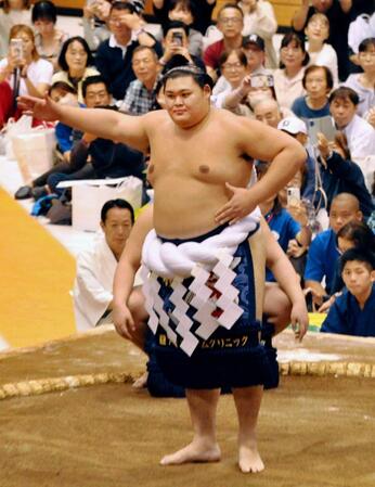 　大相撲の秋巡業が始まり、横綱土俵入りを披露する大の里