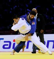 　ＵＡＥ選手（右）を破り優勝した田中龍雅（共同）