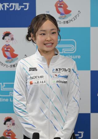 公開練習後、サンリオとのスポンサー契約について話す島田麻央（撮影・金居みつよし）